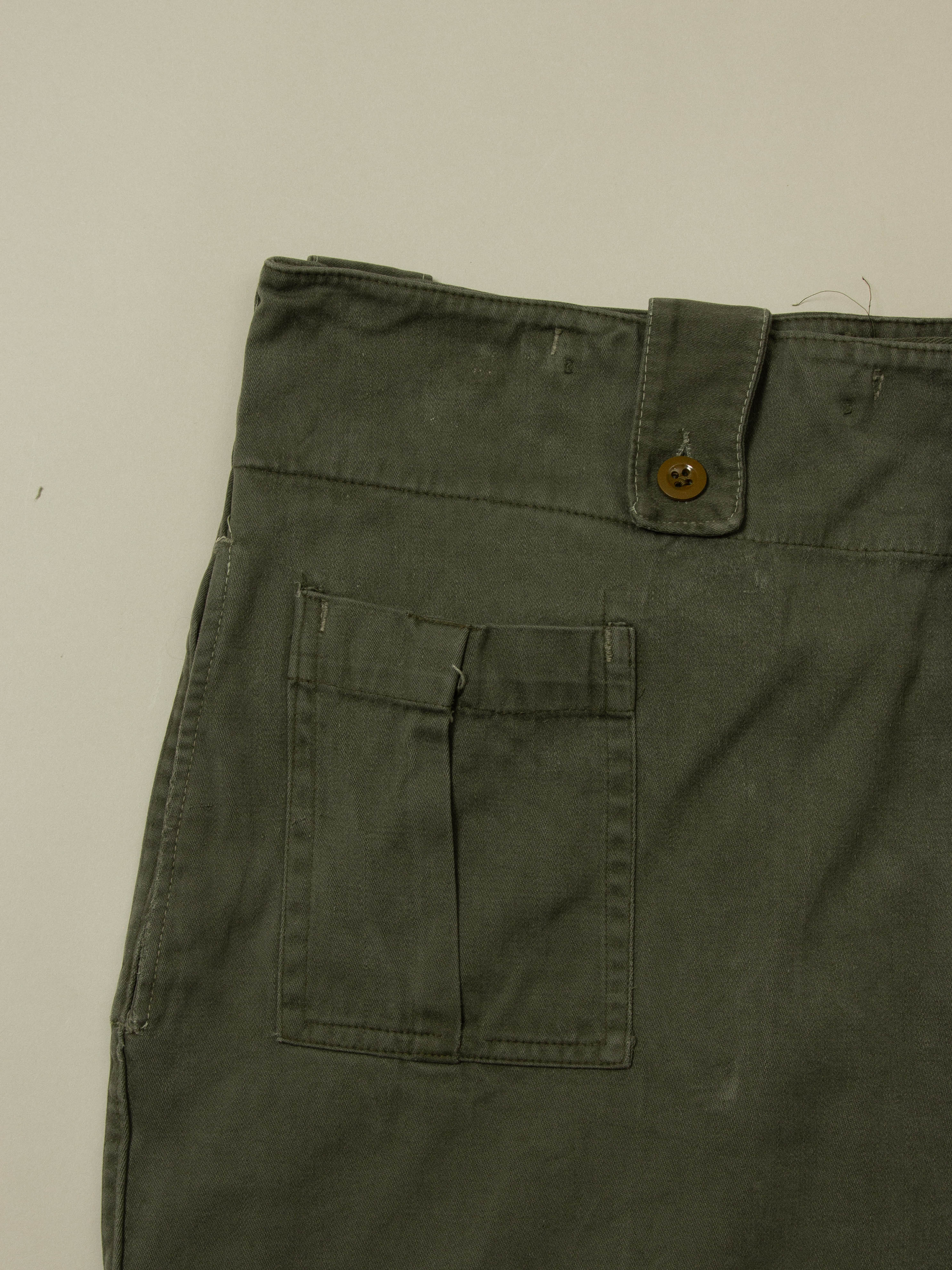 Vtg 1970s Army Cargo Shorts (42") - Image 2