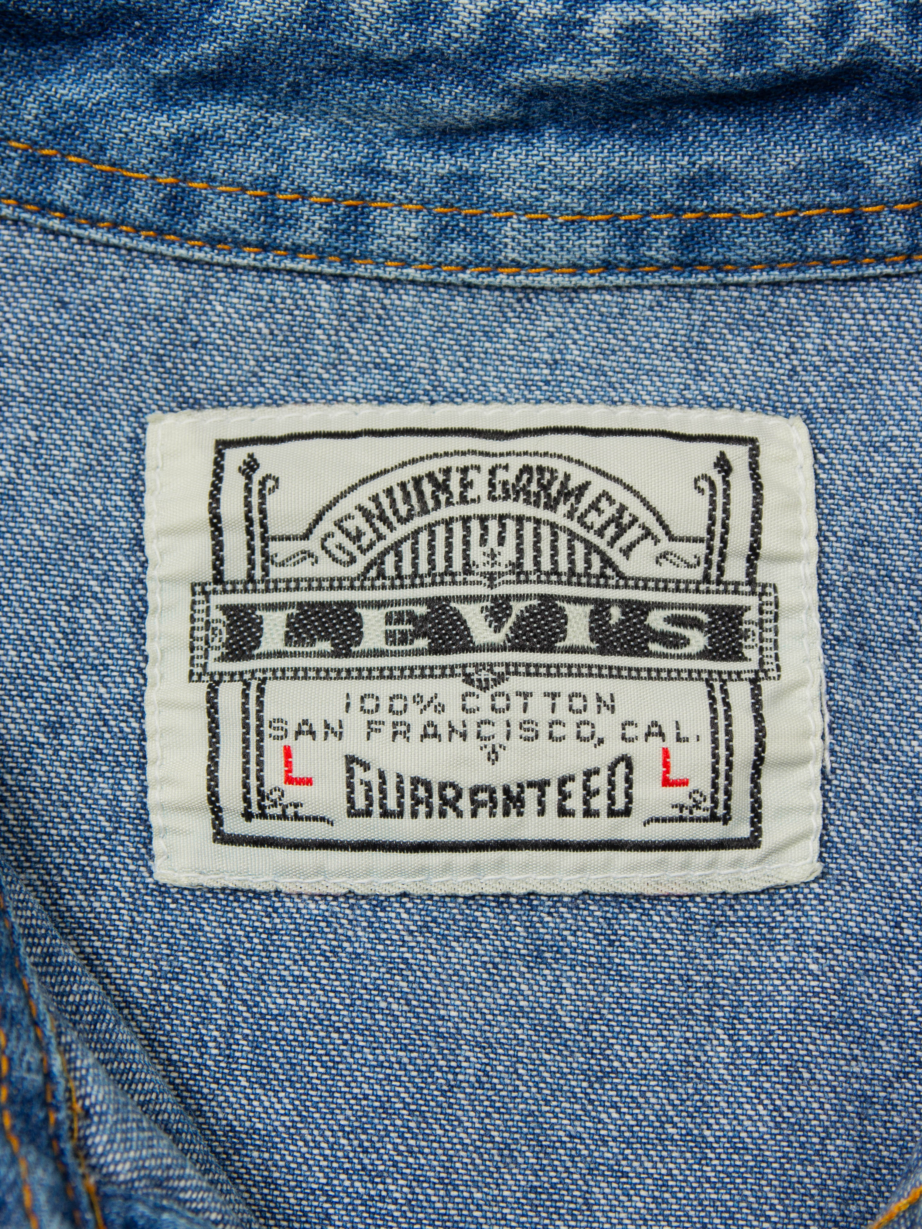 Vtg 1990s Levi's Denim Shirt (M) - Image 4